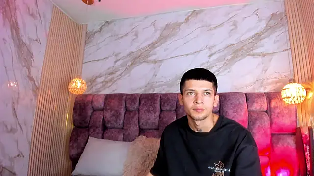 Snapshot of kendalltaylorr chatting on 04.22.26 kendalltaylorr online show from 04.22.26