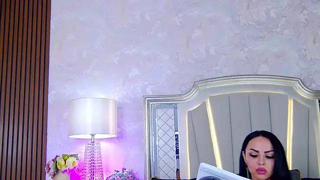 Issadorra online show from 02.16.25