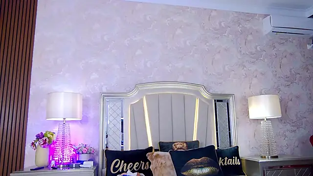 Issadorra online show from 09.27.25