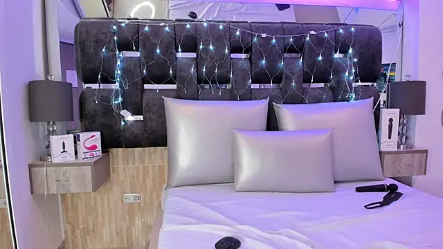 Charlotte Myers online show from 03.11.25