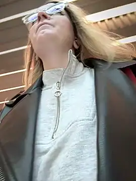 Teya moon  online show from 12.27.24