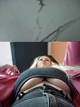 Teya moon  online show from 01.27.25