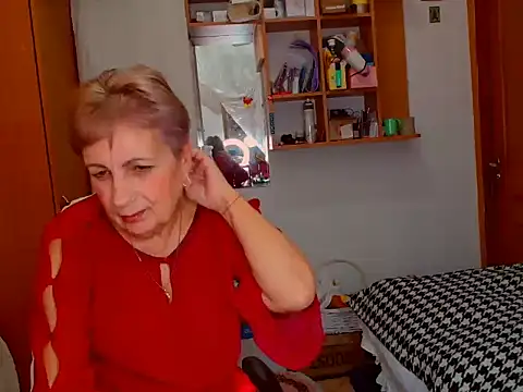 Snapshot of Victoria5643 chatting on 12.18.24 Victoria5643 online show from 12.18.24