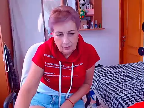 Snapshot of Victoria5643 chatting on 02.17.25 Victoria5643 online show from 02.17.25