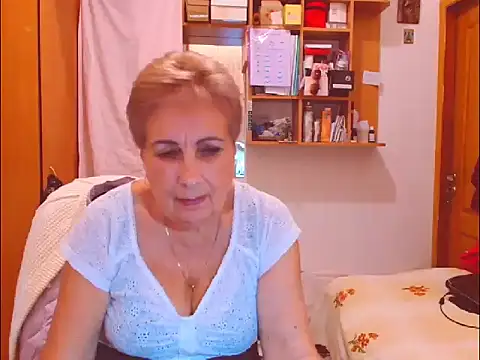 Snapshot of Victoria5643 chatting on 09.25.25 Victoria5643 online show from 09.25.25