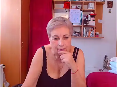 Snapshot of Victoria5643 chatting on 10.14.25 Victoria5643 online show from 10.14.25