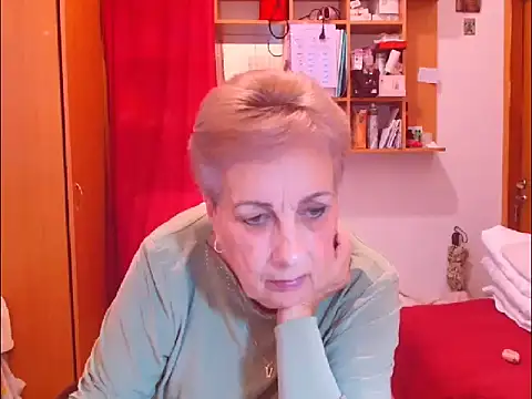 Snapshot of Victoria5643 chatting on 10.16.25 Victoria5643 online show from 10.16.25