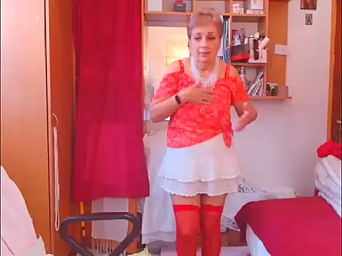 Snapshot of Victoria5643 chatting on 11.22.25 Victoria5643 online show from 11.22.25