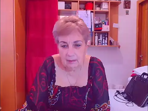 Snapshot of Victoria5643 chatting on 12.21.25 Victoria5643 online show from 12.21.25