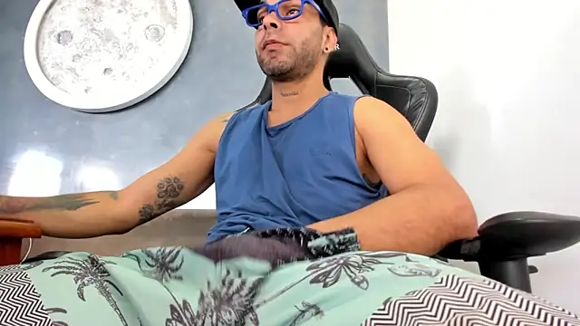 Snapshot of Bryan_Bronx chatting on 10.18.25 Bryan Bronx online show from 10.18.25