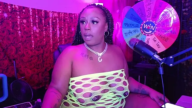 Snapshot of cheriserozequeen chatting on 05.19.26 cheriserozequeen online show from 05.19.26
