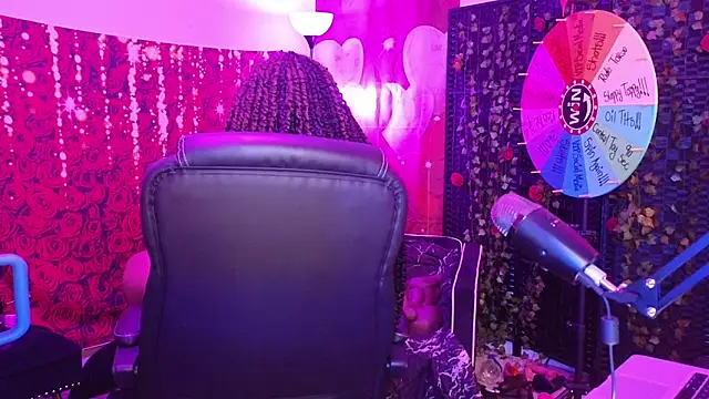 Snapshot of cheriserozequeen chatting on 05.21.26 cheriserozequeen online show from 05.21.26