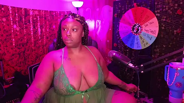 Snapshot of cheriserozequeen chatting on 05.28.26 cheriserozequeen online show from 05.28.26