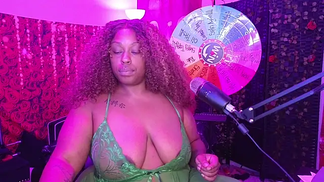 Snapshot of cheriserozequeen chatting on 06.07.26 cheriserozequeen online show from 06.07.26