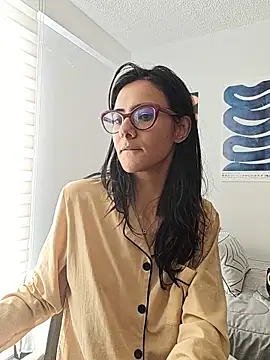 Snapshot of DanyNova_Co chatting on 05.15.26 DanyNova Co online show from 05.15.26