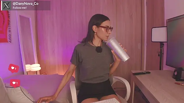 Snapshot of DanyNova_Co chatting on 05.18.26 DanyNova Co online show from 05.18.26