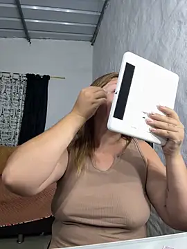 Snapshot of Sofia_Queen17 chatting on 11.06.25 Sofia Queen17 online show from 11.06.25