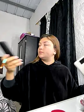 Snapshot of Sofia_Queen17 chatting on 12.05.25 Sofia Queen17 online show from 12.05.25