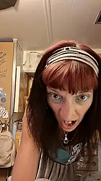 Snapshot of whitetrashdirtyslut chatting on 06.10.26 whitetrashdirtyslut online show from 06.10.26
