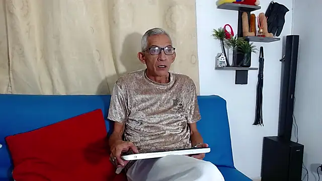 Leon hot X online show from 10.12.25