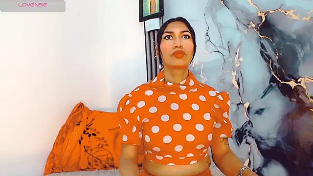 khiara moretti online show from 11.12.25