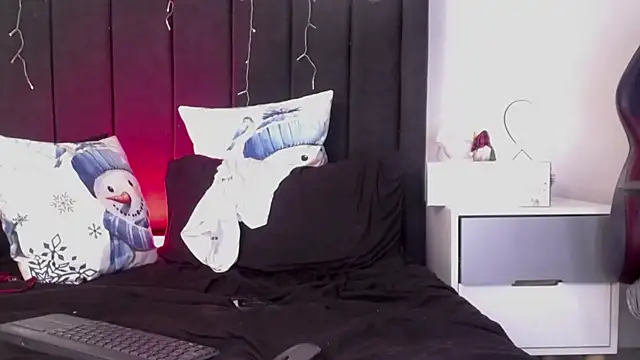 Snapshot of muscle_ares chatting on 12.28.24 muscle ares online show from 12.28.24