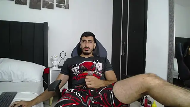 Snapshot of muscle_ares chatting on 02.09.25 muscle ares online show from 02.09.25