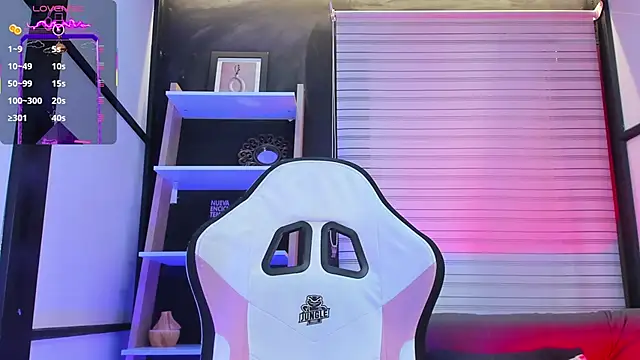 Agathaargent  online show from 02.25.25