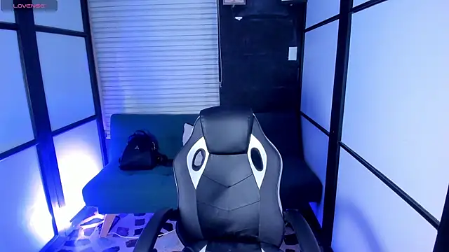 Agathaargent  online show from 10.04.25