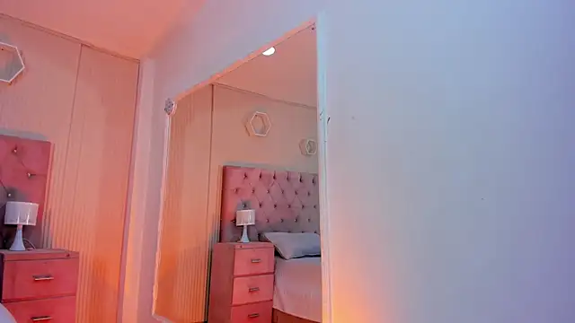 Agathaargent  online show from 11.28.25