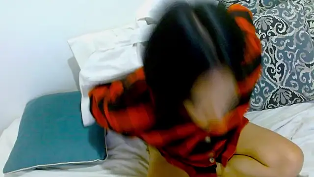 Snapshot of samanta_r_ chatting on 12.18.24 samanta r online show from 12.18.24