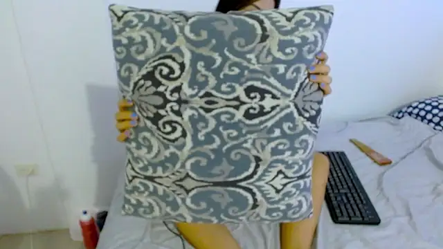 Snapshot of samanta_r_ chatting on 02.13.25 samanta r online show from 02.13.25