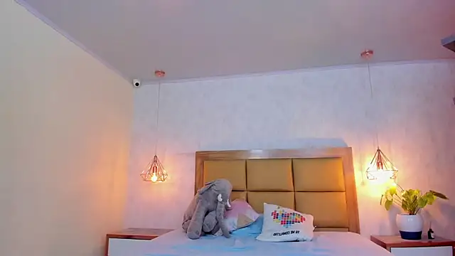 LARSONMIA online show from 03.19.25