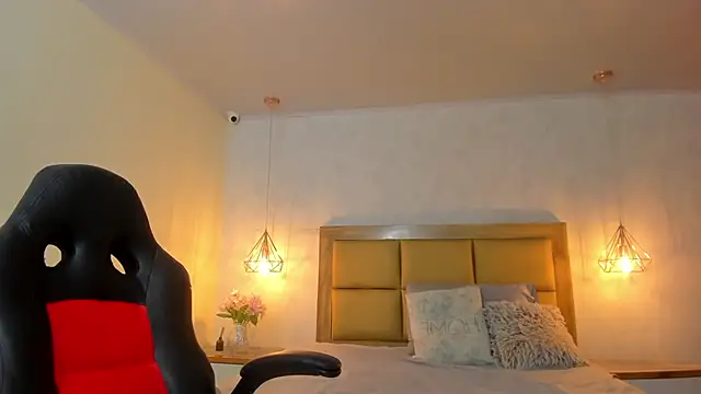 LARSONMIA online show from 10.15.25