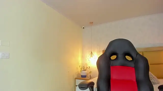 LARSONMIA online show from 10.20.25