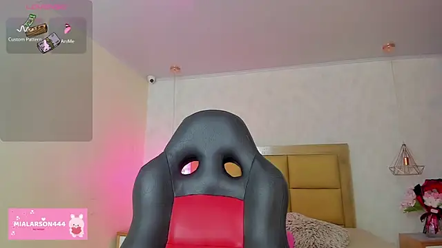 LARSONMIA online show from 02.26.26