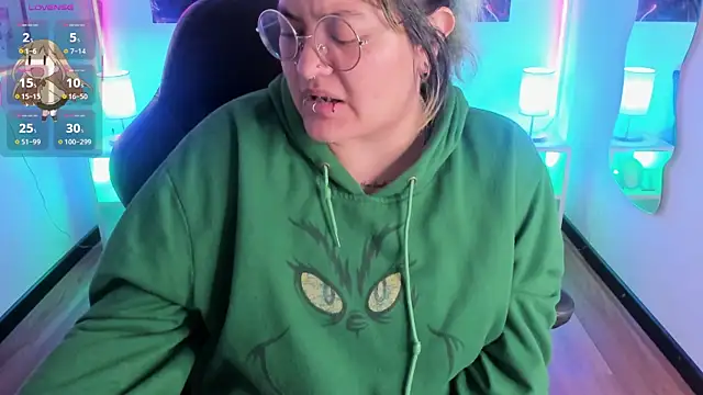 lucky-leah online show from 12.03.25