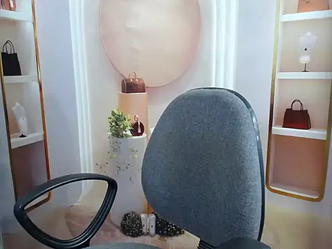 Snapshot of Love_bug15 chatting on 02.04.26 Love bug15 online show from 02.04.26