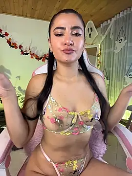 Snapshot of Violetta_kim1 chatting on 10.13.25 Violetta kim1 online show from 10.13.25