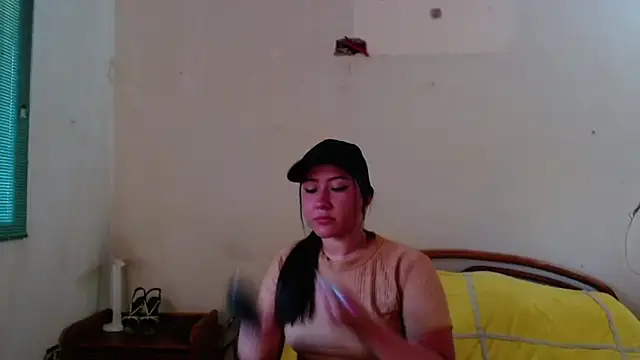Snapshot of LuciaTomson chatting on 04.29.26 LuciaTomson online show from 04.29.26