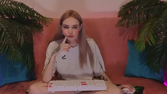 StellaSweetness online show from 02.24.25