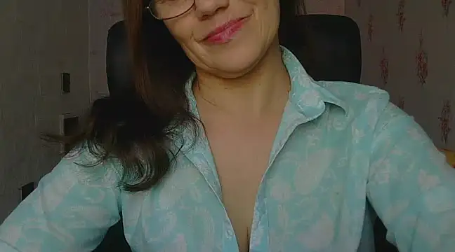 KittyyLaBeauty online show from 03.21.25