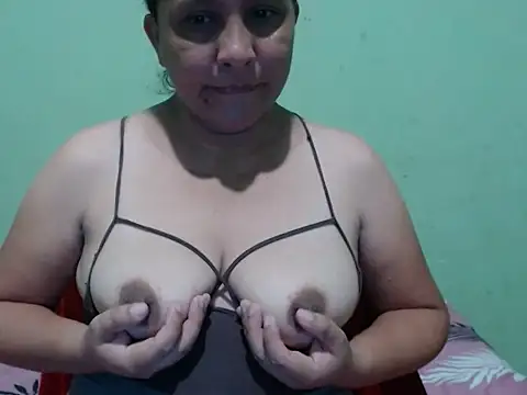 Snapshot of sonia__milk chatting on 04.26.26 sonia milk online show from 04.26.26