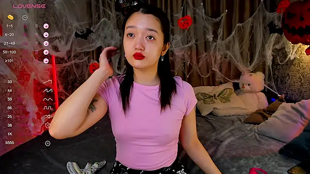 FreyaRaya online show from 10.25.25