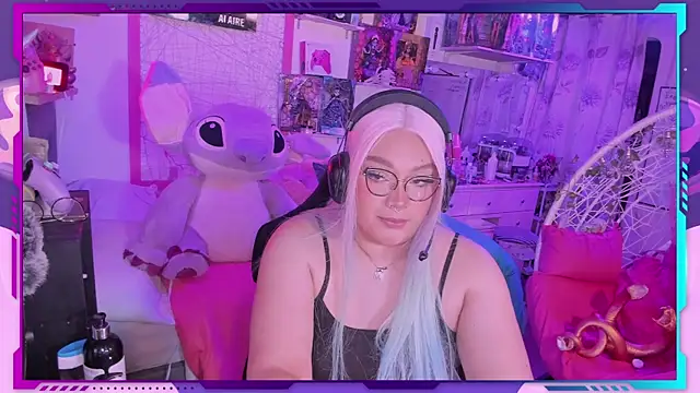 Snapshot of MegariaB chatting on 03.11.25 MegariaB online show from 03.11.25