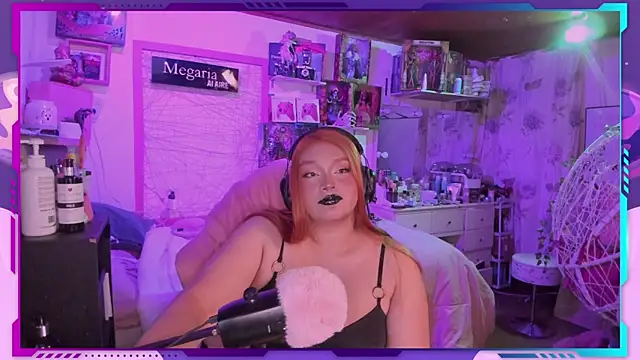 Snapshot of MegariaB chatting on 09.14.25 MegariaB online show from 09.14.25