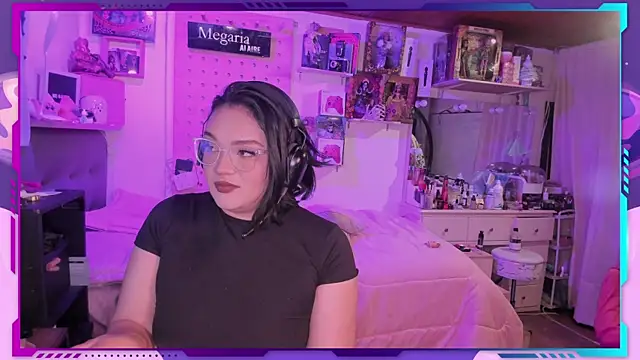 Snapshot of MegariaB chatting on 11.06.25 MegariaB online show from 11.06.25