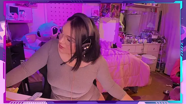 Snapshot of MegariaB chatting on 11.11.25 MegariaB online show from 11.11.25