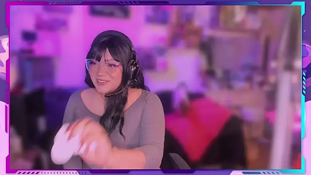 Snapshot of MegariaB chatting on 11.21.25 MegariaB online show from 11.21.25