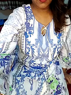 Snapshot of Dayna-36 chatting on 10.07.25 Dayna-36 online show from 10.07.25